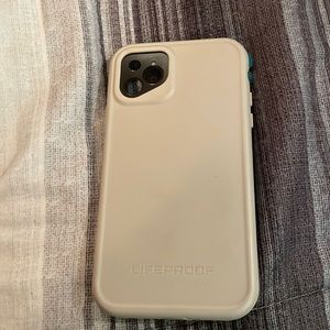 Lifeproof iPhone 11 fre case (Chalk it up grey color) like new